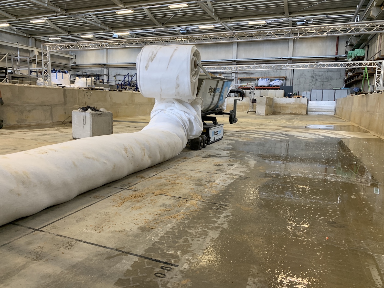 topopacker laying a geotextile tube
